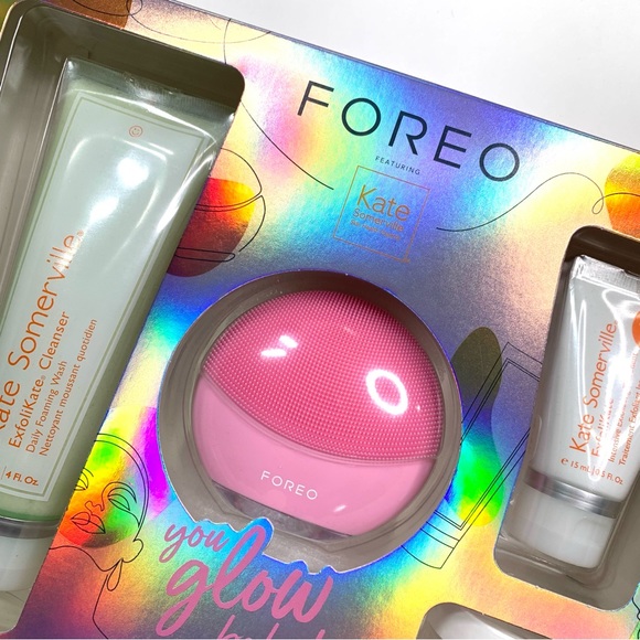 FOREO x KATE SOMERVILLE “YOU GLOW BABE” Skincare Set - Picture 5 of 7